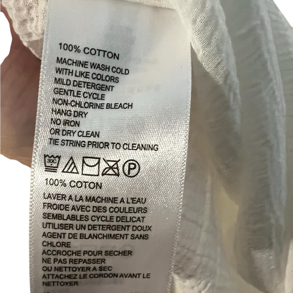 A white cotton Tommy Bahama top in size medium - Picture 4 of 7